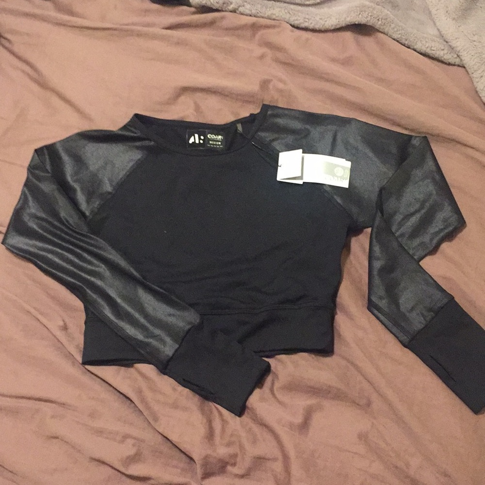 Black workout crop top long sleeve